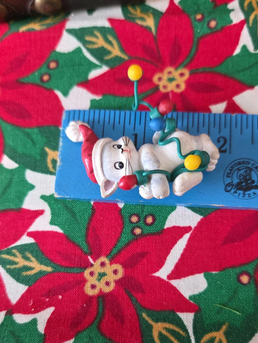 AVON Vintage Festive Cat Pin with Colorful String Lights